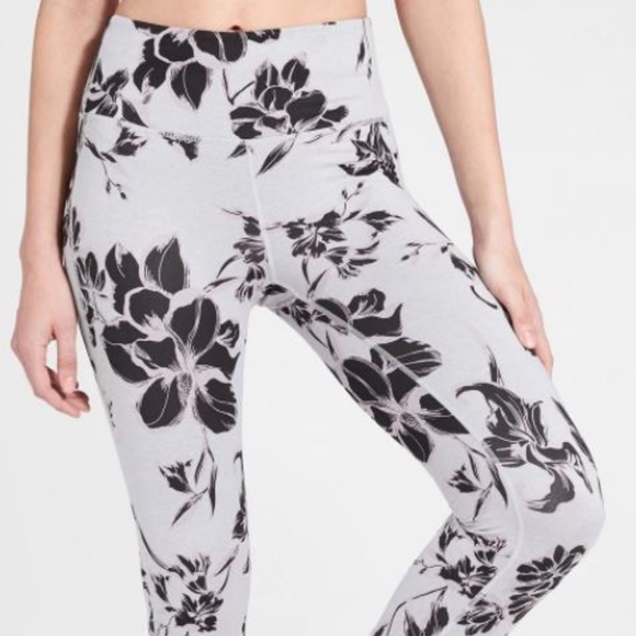 Athleta Pants - Athleta High Rise Magnolia Chaturanga Capri Leggin